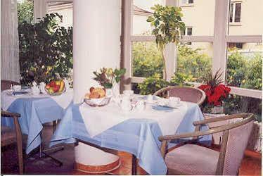 Astra Hotel Ulm Bagian luar foto